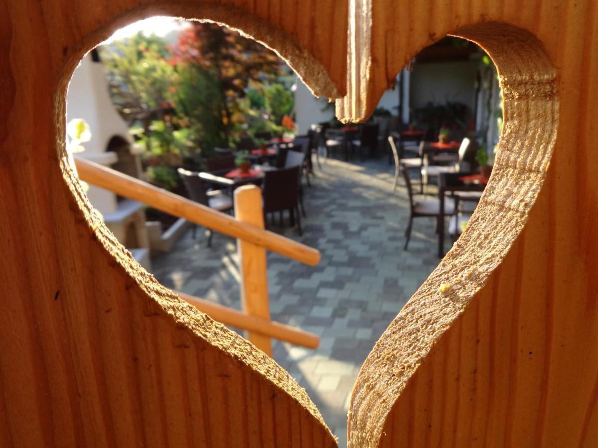Gourmet-Hotel Gruenwald ليوغانغ المظهر الخارجي الصورة